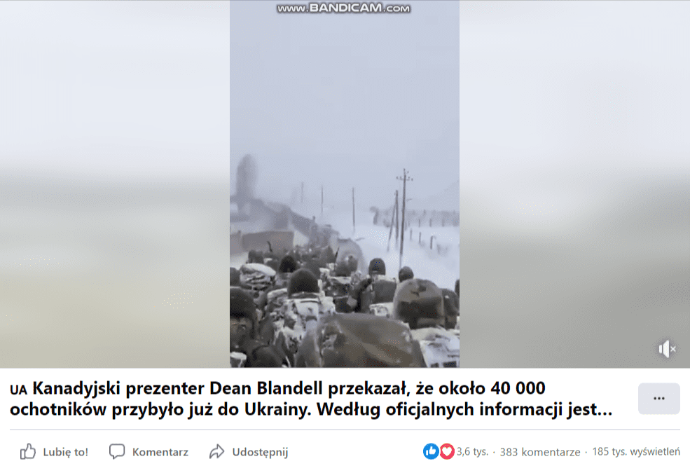 Zrzut ekranu z nagrania, które przedstawiało przemarsz wojsk przez zaśnieżone miasteczko. Na Facebooku film uzyskał ponad 3,6 tys. reakcji i 185 tys. wyświetleń.