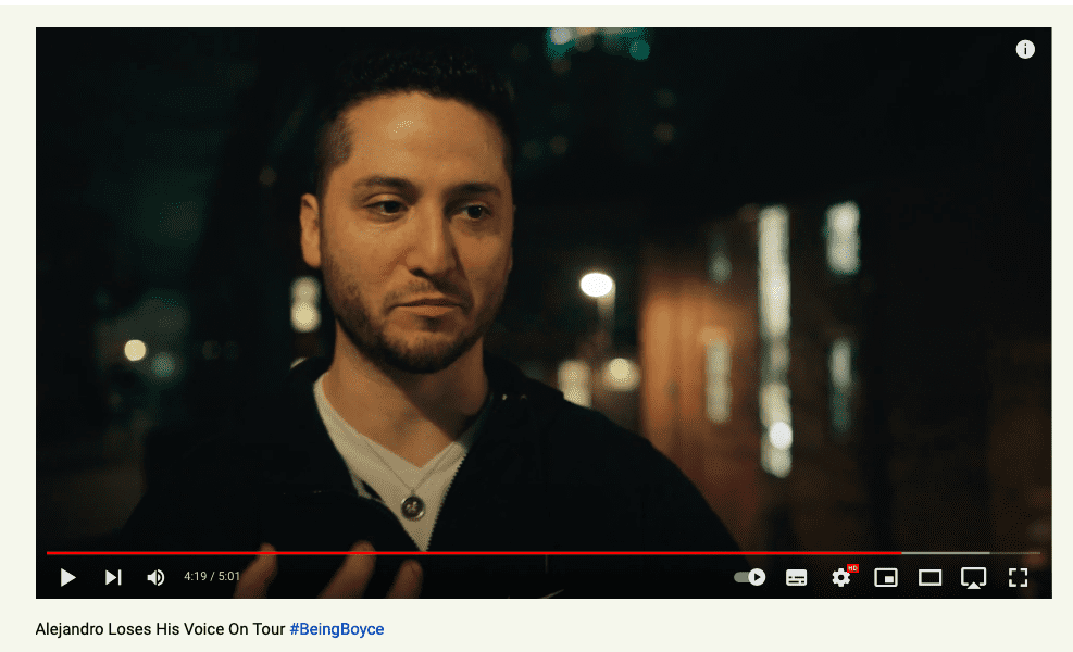 Zrzut ekranu przedstawiający Alejandra Manzano, wokalistę zespołu Boyce Avenue w innym naświetleniu niż na nagraniu udostępnionym w poście