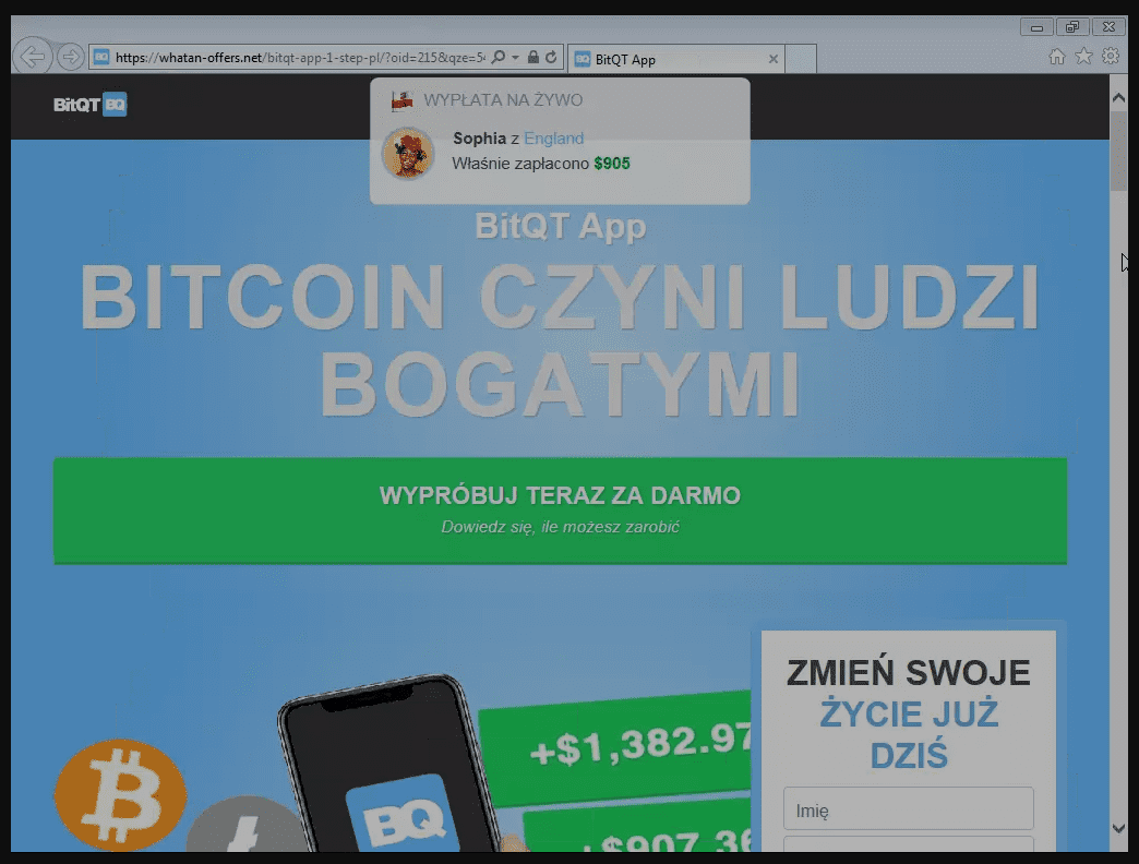 Zrzut ekranu omawianej strony. U góry co kilka sekund wyświetla się informacja o „wpłacie na żywo” – użytkowniku, który rzekomo właśnie wpłacił pieniądze. Na środku, wielkimi, białymi literami napisano: „BITCOIN CZYNI LUDZI BOGATYMI”. Niżej, przy formularzu informacyjnym widzimy napis: „ZMIEŃ SWOJE ŻYCIE JUŻ DZIŚ”.
