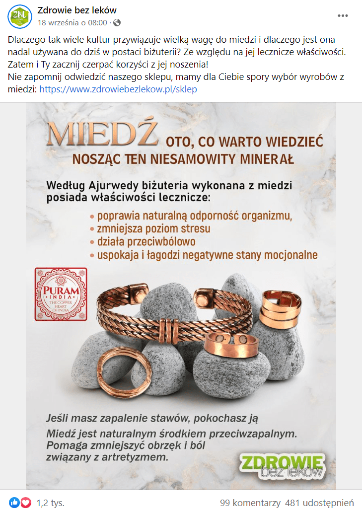 Zrzut ekranu wpisu na Facebooku, w którym podano informacje o tym, że biżuteria z miedzi pomaga w walce z wieloma problemami zdrowotnymi. Wpis zawiera prezentację przykładowej biżuterii, np. pierścionków ułożonych na szarych kamieniach.