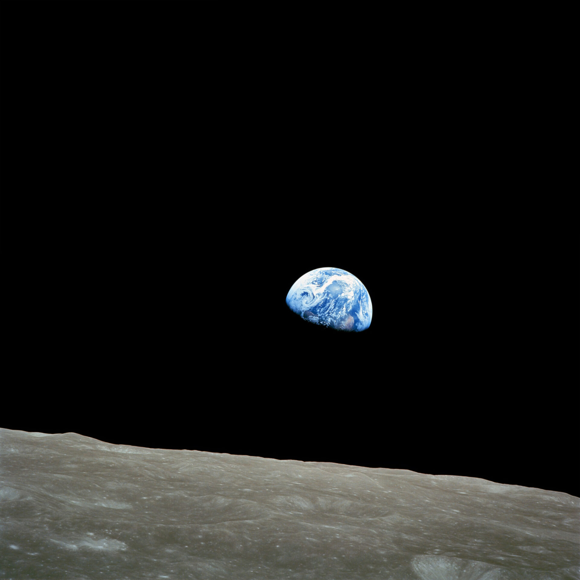 Jedno z najsłynniejszych zdjęć Ziemi pt. „Earthrise”, fot. wikimedia, domena publiczna, https://upload.wikimedia.org/wikipedia/commons/a/a8/NASA-Apollo8-Dec24-Earthrise.jpg