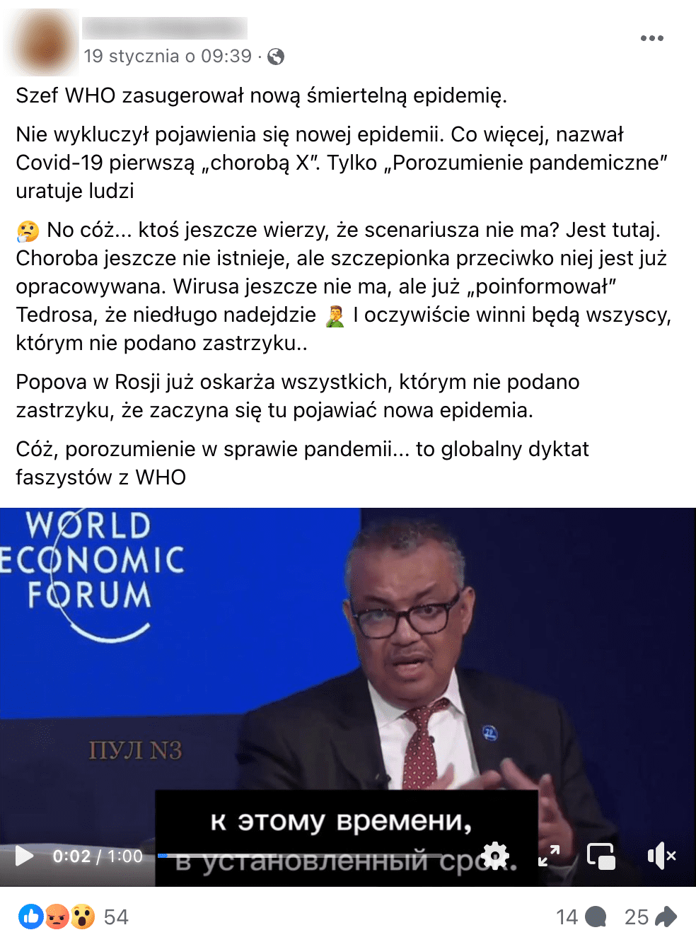 Zrzut ekranu jednego z omawianych postów. Widoczny jest dyrektor generalny WHO na niebieskim tle z napisem „World Economic Forum”. Wpis zdobył 54 reakcje, 14 komentarzy i 25 udostępnień.