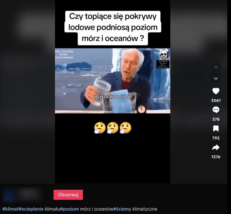 Screen przedstawia mężczyznę dolewającego wody do pojemnika z lodem
