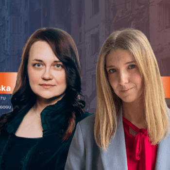 Wiola Myszkowska i Kinga Dereniowska na tle niebiesko-pomarańczowego tła