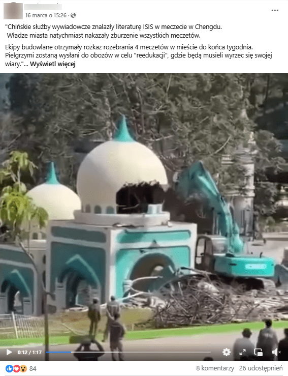 Zrzut ekranu z platformy Facebook ukazujący rzekome burzenie meczetu przez Chińczyków. Oryginalne nagranie pochodzi jednak z parku rozrywki w Indonezji. 